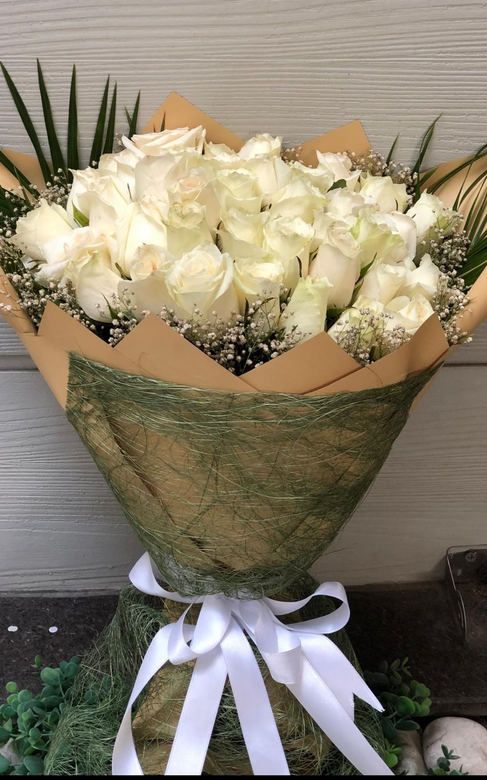 35'li Canlı Beyaz Gül Buketi