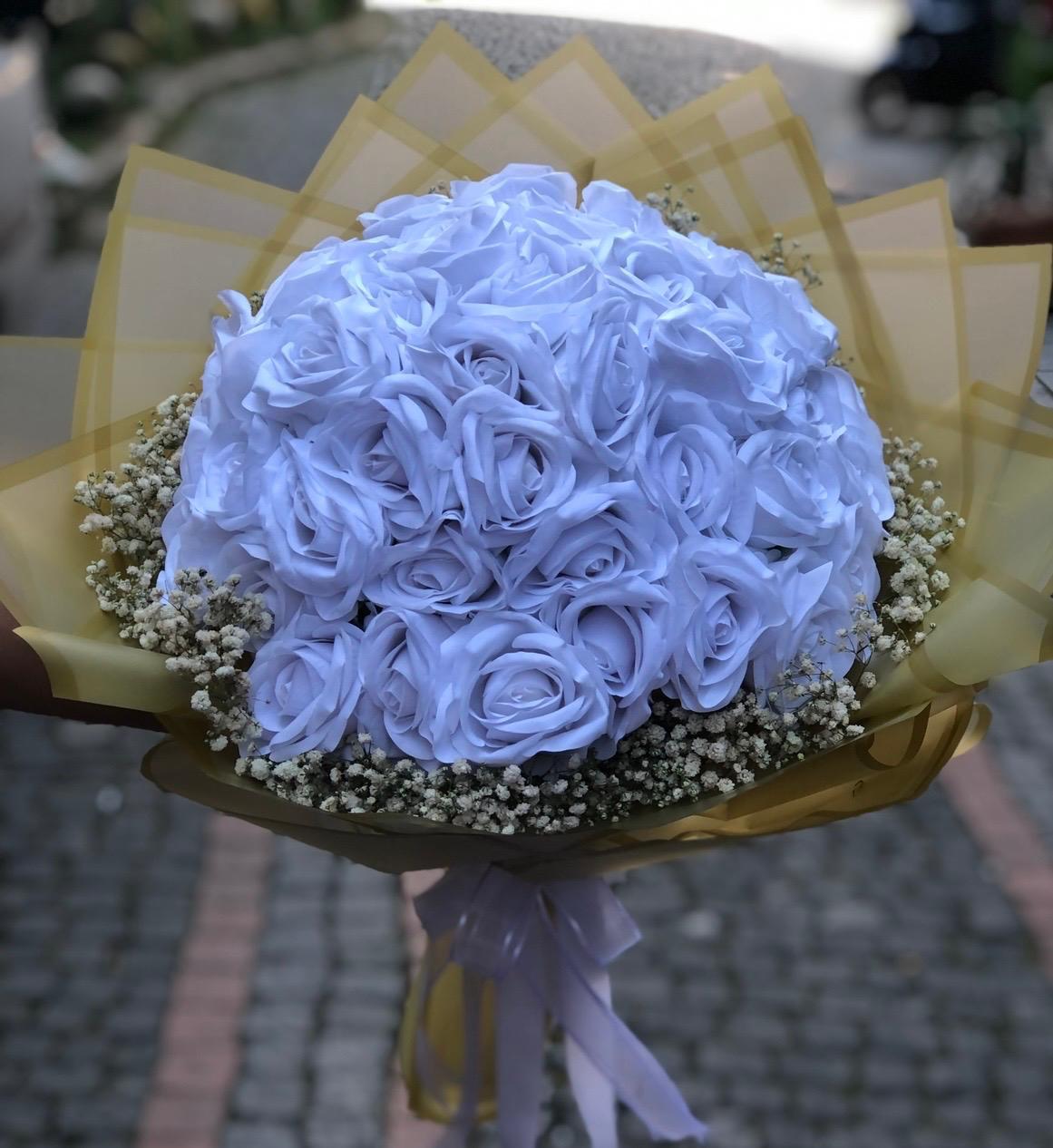 41 Adet Beyaz Yapay Gül Buketi