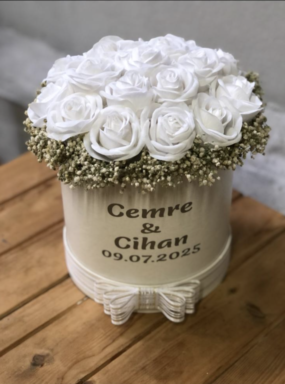 Beyaz Kutuda 20'li Beyaz Güller