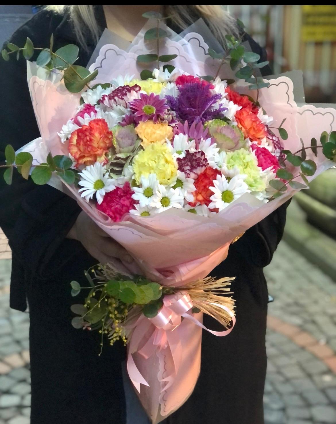 Karanfil ve Kır Çiçekleri Karışık Buket