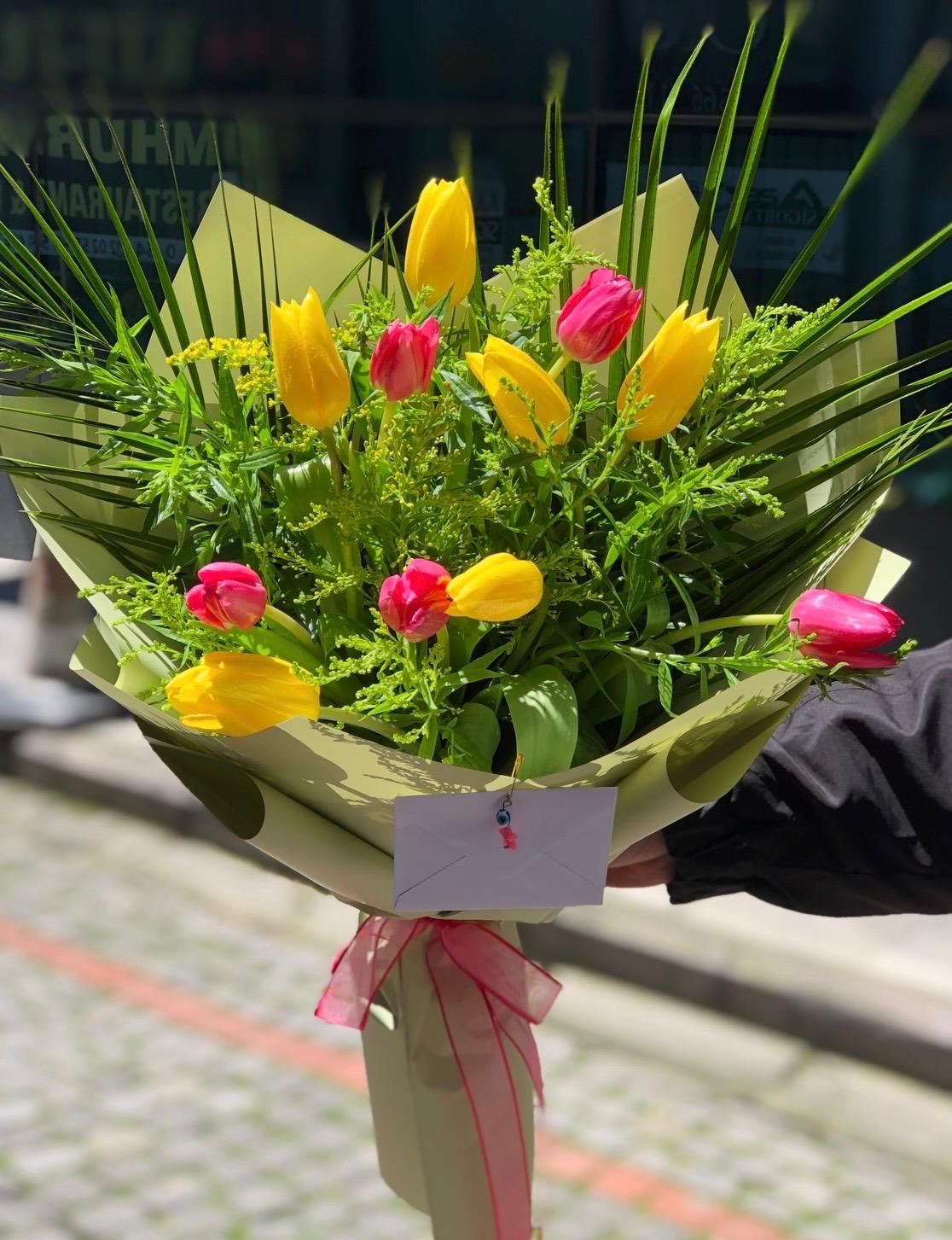 Sarı ve Fuşya Pembe 11'li Lale Buketi